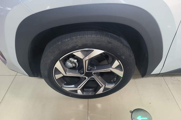 Used Geely Auto FX11 2023 1.5TD DCT Prestige Edition Left Front Wheel Hub