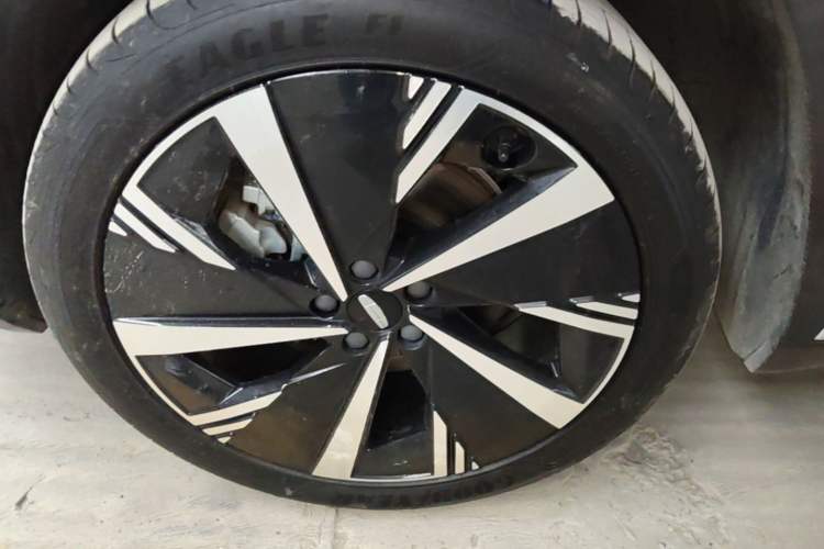 Used Geely Auto FX11 2023 2.0TD DCT Prestige Edition Left Front Wheel Hub