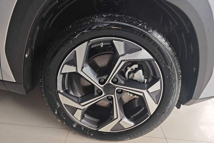 Used Geely Auto FX11 2023 1.5TD DCT Prestige Edition Left Front Wheel Hub