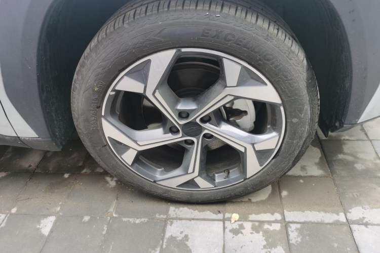 Used Geely Auto FX11 2023 1.5TD DCT Prestige Edition Right Front Wheel Hub