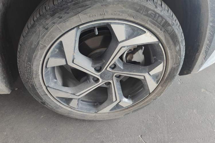 Used Geely Auto FX11 2023 1.5TD DCT Prestige Edition Right Front Wheel Hub