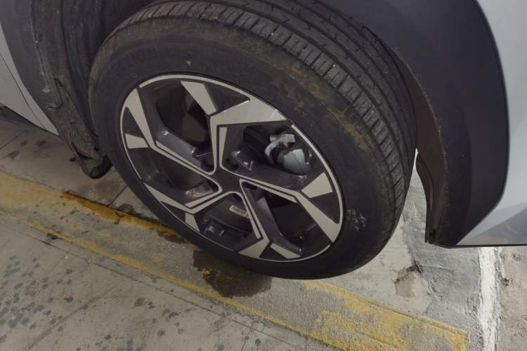 Used Geely Auto FX11 2023 1.5TD DCT Prestige Edition Right Front Wheel Hub
