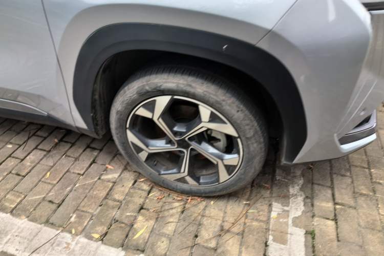 Used Geely Auto FX11 2023 2.0TD DCT Prestige Edition Right Front Wheel Hub