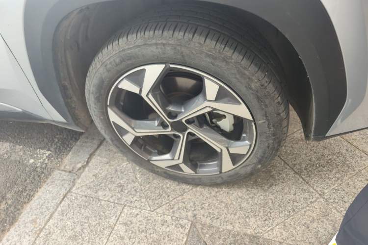 Used Geely Auto FX11 2023 1.5TD DCT Prestige Edition Right Front Wheel Hub