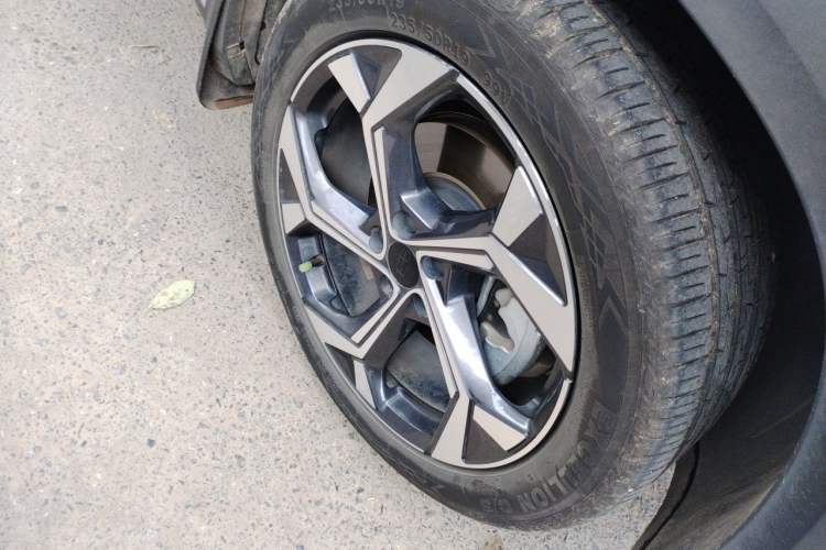 Used Geely Auto FX11 2023 1.5TD DCT Prestige Edition Right Front Wheel Hub