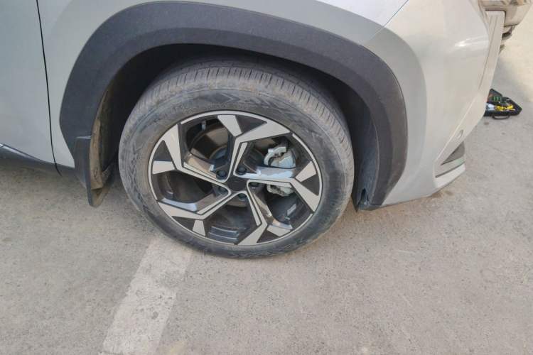 Used Geely Auto FX11 2023 1.5TD DCT Prestige Edition Right Front Wheel Hub