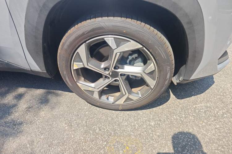 Used Geely Auto FX11 2023 1.5TD DCT Prestige Edition Right Front Wheel Hub