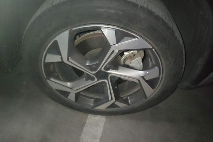 Used Geely Auto FX11 2023 1.5TD DCT Prestige Edition Right Front Wheel Hub