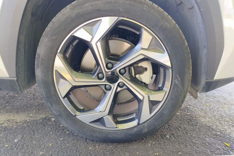 Used Geely Auto FX11 2023 1.5TD DCT Prestige Edition Right Front Wheel Hub