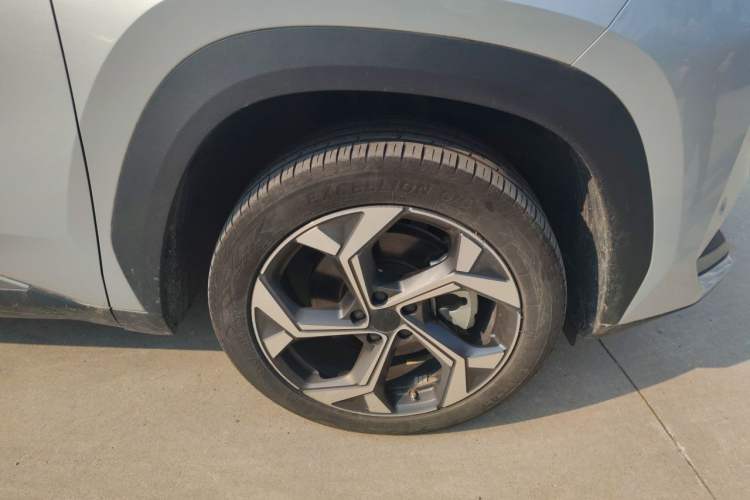 Used Geely Auto FX11 2023 1.5TD DCT Prestige Edition Right Front Wheel Hub