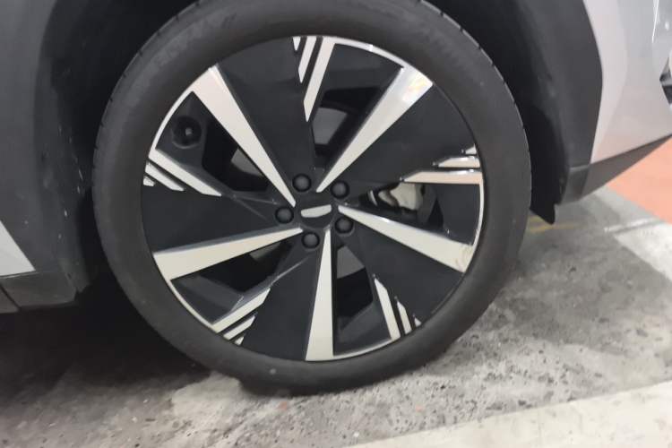 Used Geely Auto FX11 2023 2.0TD DCT Prestige Edition Right Front Wheel Hub