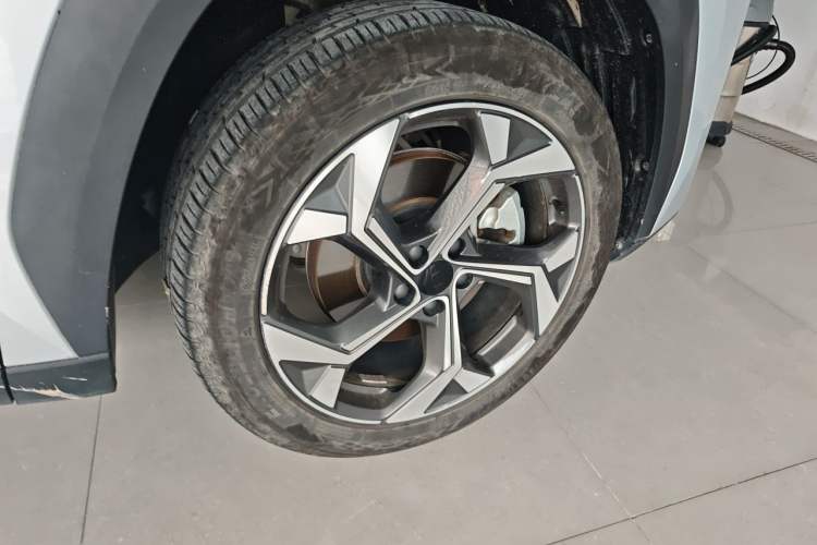Used Geely Auto FX11 2023 2.0TD DCT Prestige Edition Right Front Wheel Hub
