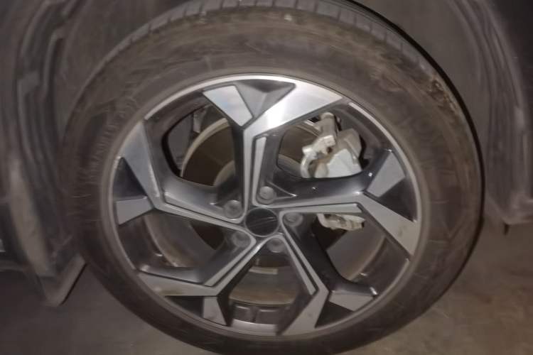 Used Geely Auto FX11 2023 2.0TD DCT Prestige Edition Right Front Wheel Hub