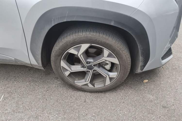 Used Geely Auto FX11 2023 1.5TD DCT Prestige Edition Right Front Wheel Hub