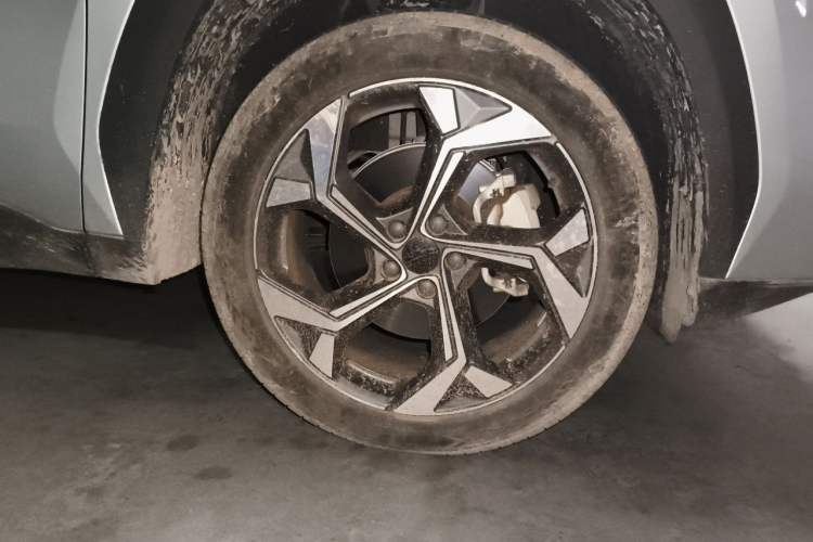 Used Geely Auto FX11 2023 1.5TD DCT Prestige Edition Right Front Wheel Hub
