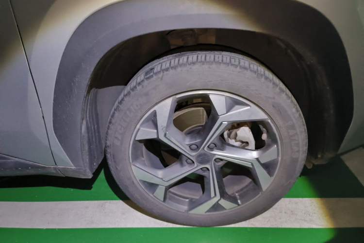 Used Geely Auto FX11 2023 1.5TD DCT Prestige Edition Right Front Wheel Hub