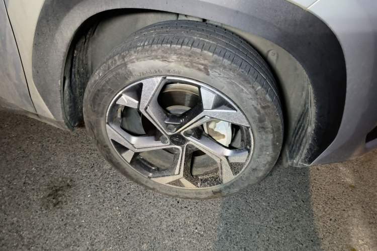Used Geely Auto FX11 2023 1.5TD DCT Prestige Edition Right Front Wheel Hub