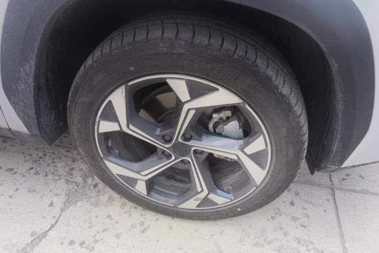 Used Geely Auto FX11 2023 1.5TD DCT Glory Edition Right Front Wheel Hub