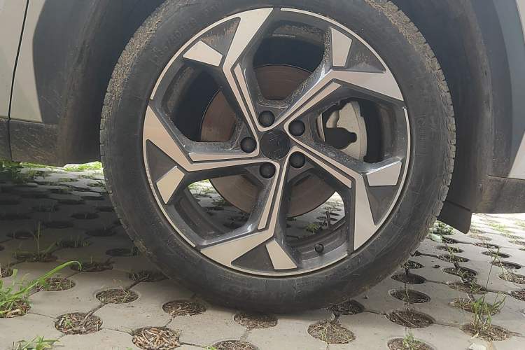 Used Geely Auto FX11 2023 1.5TD DCT Prestige Edition Right Front Wheel Hub
