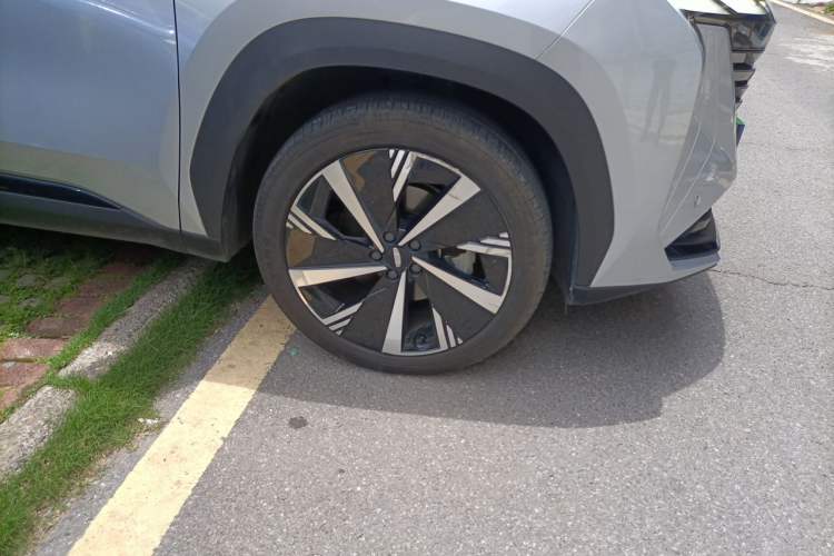 Used Geely Auto FX11 2023 2.0TD DCT Flagship Version Right Front Wheel Hub
