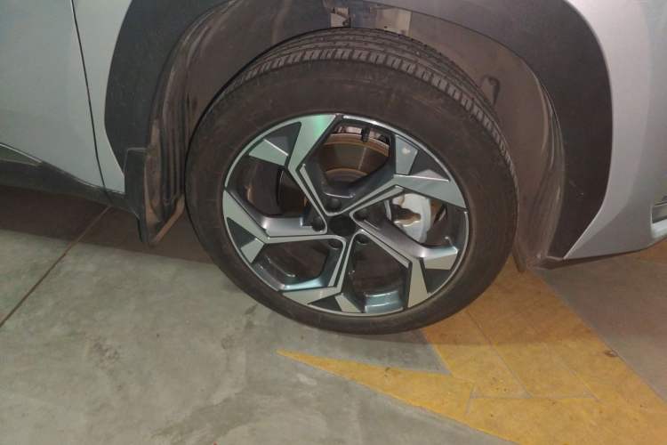 Used Geely Auto FX11 2023 1.5TD DCT Prestige Edition Right Front Wheel Hub