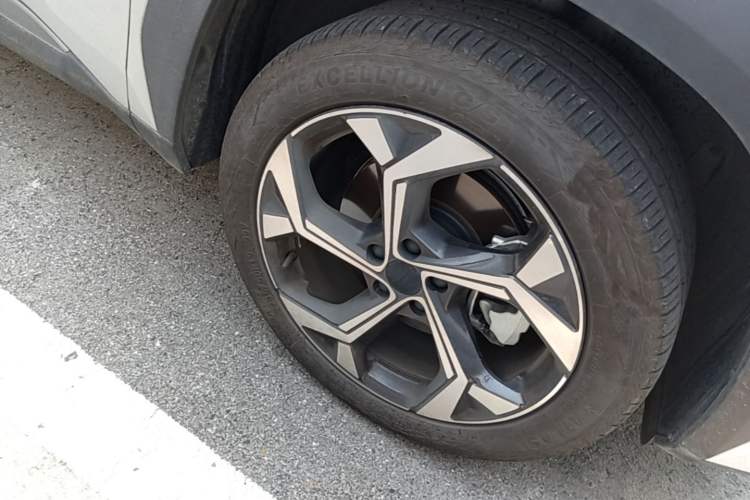 Used Geely Auto FX11 2023 1.5TD DCT Prestige Edition Right Front Wheel Hub