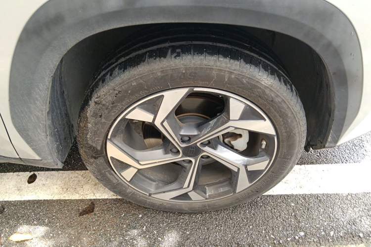 Used Geely Auto FX11 2023 1.5TD DCT Prestige Edition Right Front Wheel Hub