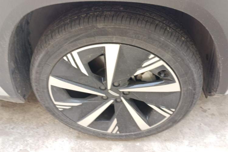 Used Geely Auto FX11 2023 1.5TD DCT Prestige Edition Right Front Wheel Hub