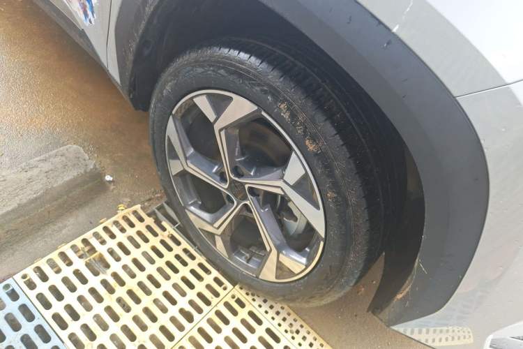 Used Geely Auto FX11 2023 1.5TD DCT Prestige Edition Right Front Wheel Hub