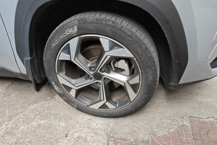 Used Geely Auto FX11 2023 1.5TD DCT Prestige Edition Right Front Wheel Hub