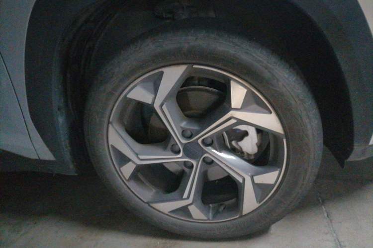 Used Geely Auto FX11 2023 1.5TD DCT Prestige Edition Right Front Wheel Hub