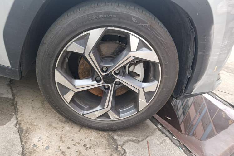 Used Geely Auto FX11 2023 1.5TD DCT Prestige Edition Right Front Wheel Hub