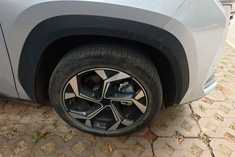 Used Geely Auto FX11 2023 1.5TD DCT Prestige Edition Right Front Wheel Hub