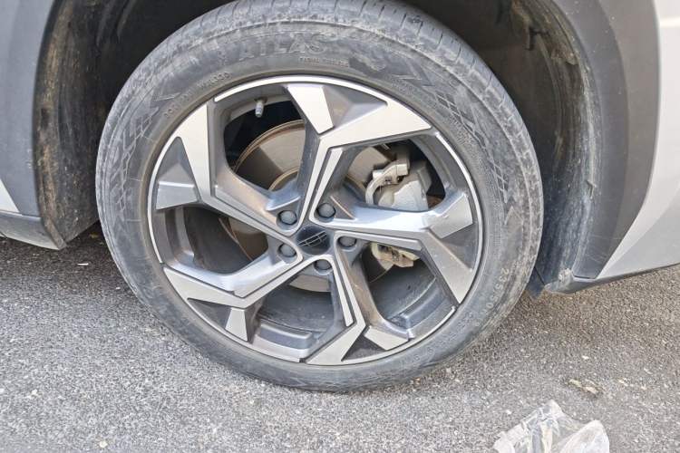 Used Geely Auto FX11 2023 1.5TD DCT Prestige Edition Right Front Wheel Hub