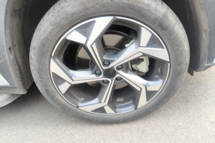 Used Geely Auto FX11 2023 1.5TD DCT Glory Edition Right Front Wheel Hub