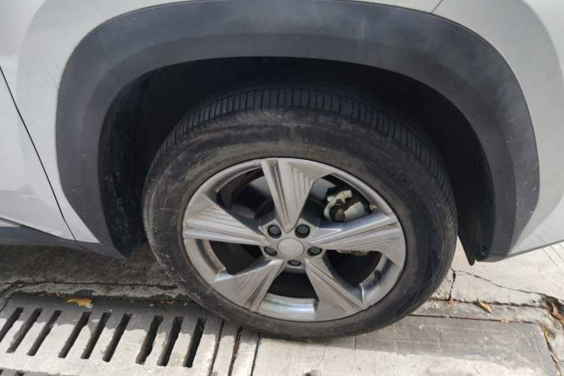 Used Geely Auto FX11 2023 1.5TD DCT Luxury Version Right Front Wheel Hub