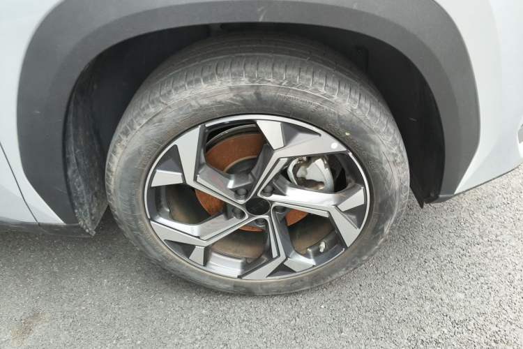 Used Geely Auto FX11 2023 1.5TD DCT Prestige Edition Right Front Wheel Hub