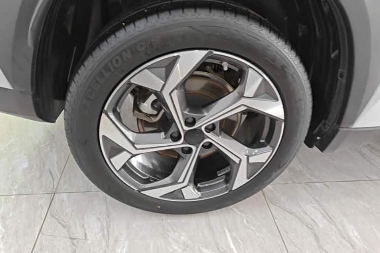 Used Geely Auto FX11 2023 1.5TD DCT Prestige Edition Right Rear Wheel Hub