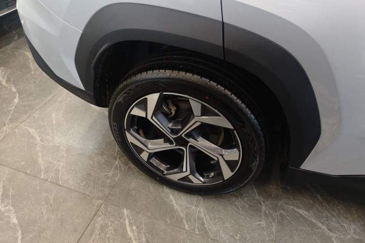 Used Geely Auto FX11 2023 1.5TD DCT Glory Edition Right Rear Wheel Hub