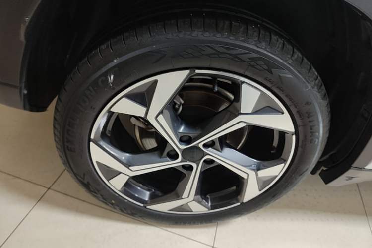 Used Geely Auto FX11 2023 1.5TD DCT Prestige Edition Right Rear Wheel Hub