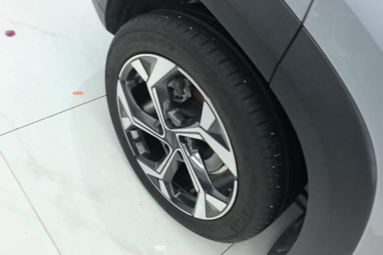 Used Geely Auto FX11 2023 1.5TD DCT Prestige Edition Right Rear Wheel Hub