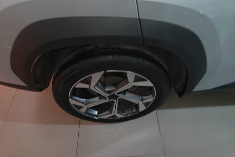 Used Geely Auto FX11 2023 1.5TD DCT Prestige Edition Right Rear Wheel Hub