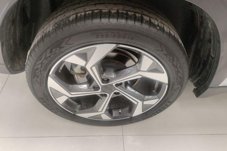 Used Geely Auto FX11 2023 1.5TD DCT Prestige Edition Right Rear Wheel Hub