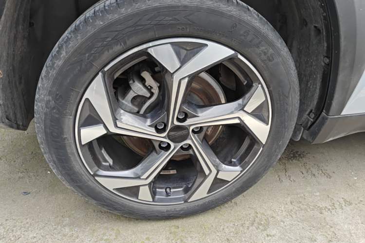 Used Geely Auto FX11 2023 1.5TD DCT Prestige Edition Right Rear Wheel Hub