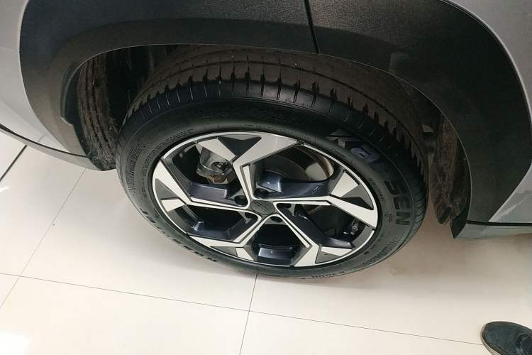 Used Geely Auto FX11 2023 1.5TD DCT Prestige Edition Right Rear Wheel Hub