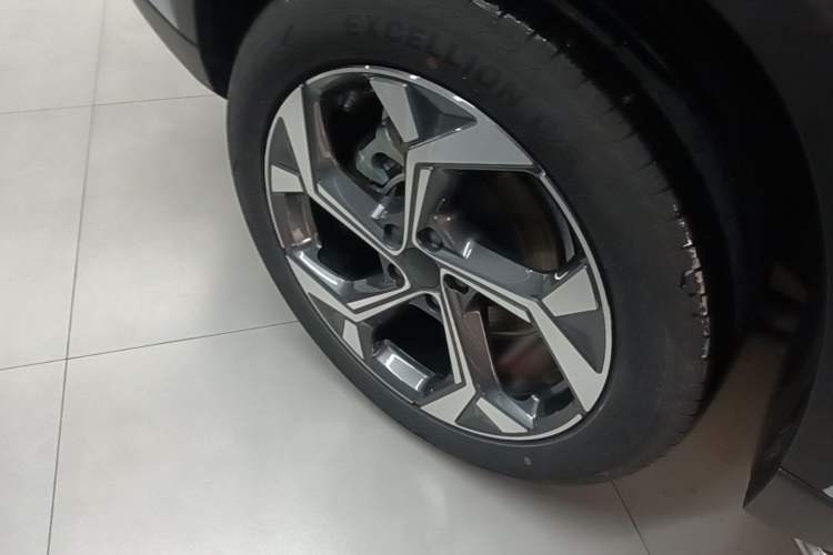 Used Geely Auto FX11 2023 2.0TD DCT Prestige Edition Right Rear Wheel Hub
