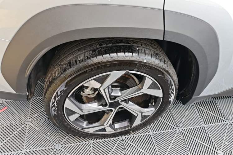 Used Geely Auto FX11 2023 1.5TD DCT Prestige Edition Right Rear Wheel Hub