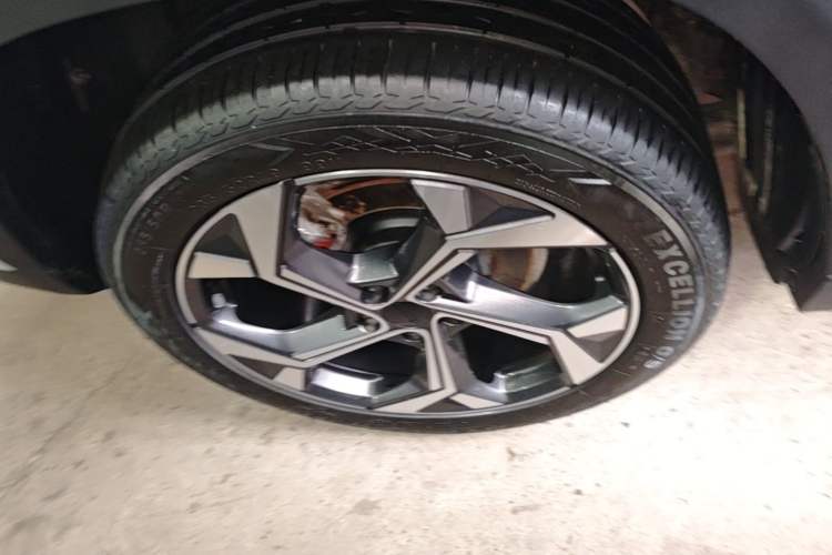 Used Geely Auto FX11 2023 1.5TD DCT Prestige Edition Right Rear Wheel Hub