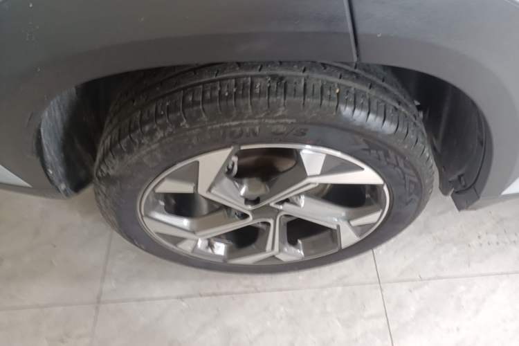 Used Geely Auto FX11 2023 2.0TD DCT Prestige Edition Right Rear Wheel Hub