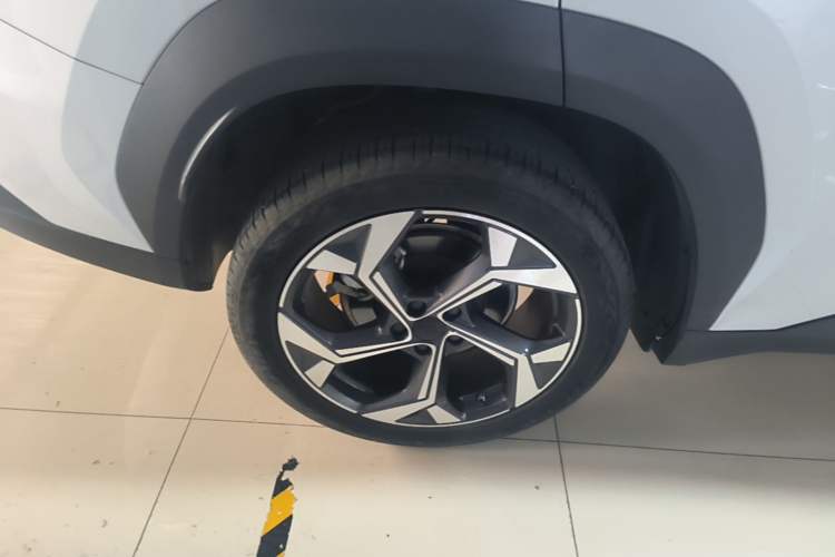 Used Geely Auto FX11 2023 1.5TD DCT Prestige Edition Right Rear Wheel Hub